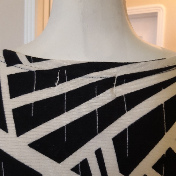 Papillon size medium sunburst geometric light knit round neck dress - Picture 7 of 10